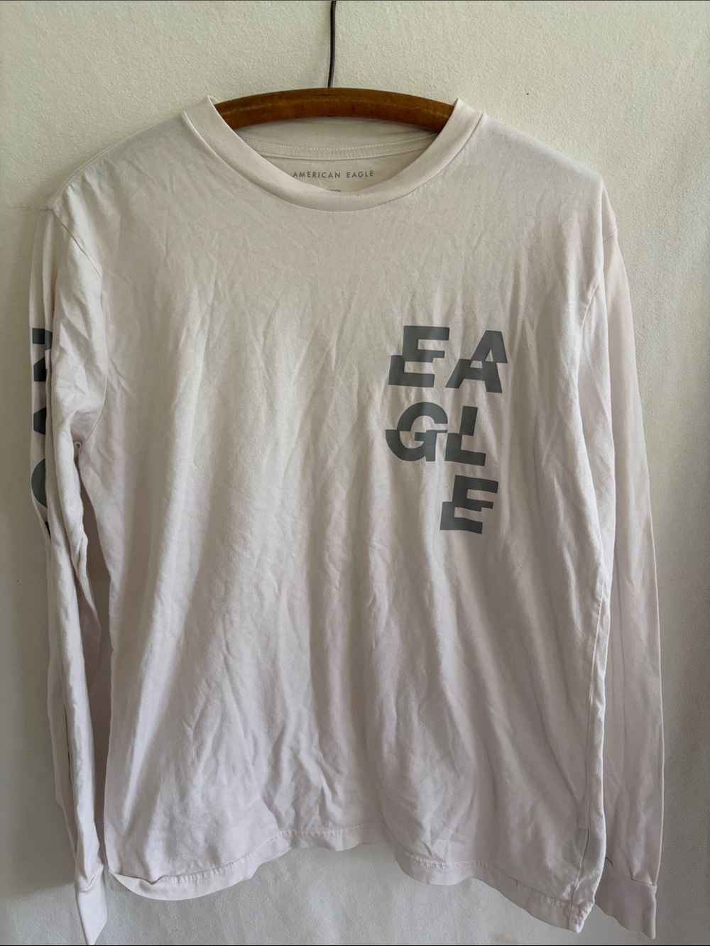 American Eagle Outfitters Long Sleeve Tee in Pale Pink with Gray Graphic